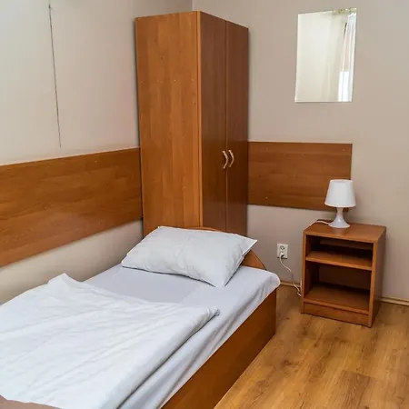 Dworek Zacisze 招待所 Września